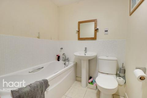 23 Bushy Close, Romford, RM1 4WL