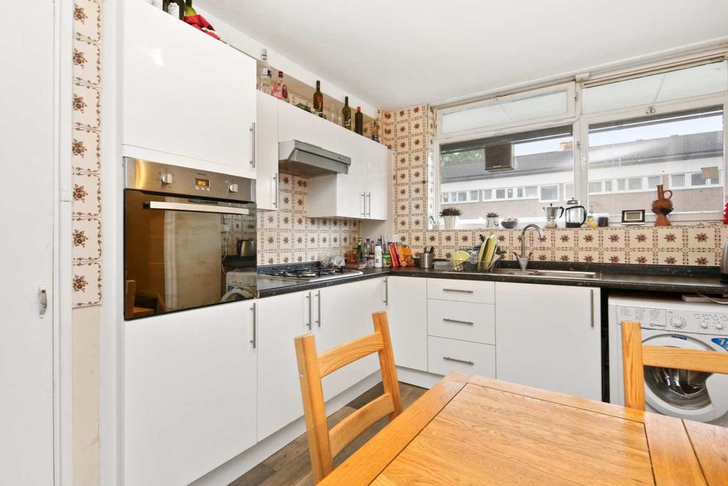 Laxfield Court, Pownall Road, London E8 4PU 3 bed flat £2,193 pcm (£