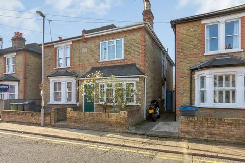 50 Avenue Road, Kingston Upon Thames, KT1 2RB