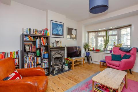 50 Avenue Road, Kingston Upon Thames, KT1 2RB