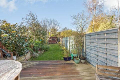 50 Avenue Road, Kingston Upon Thames, KT1 2RB