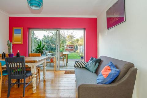 50 Avenue Road, Kingston Upon Thames, KT1 2RB