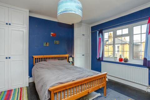 50 Avenue Road, Kingston Upon Thames, KT1 2RB