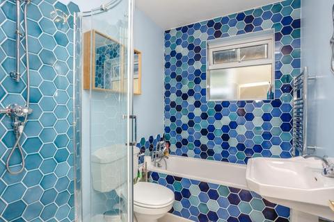 50 Avenue Road, Kingston Upon Thames, KT1 2RB