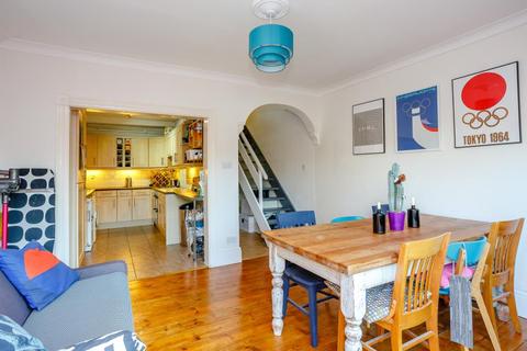 50 Avenue Road, Kingston Upon Thames, KT1 2RB