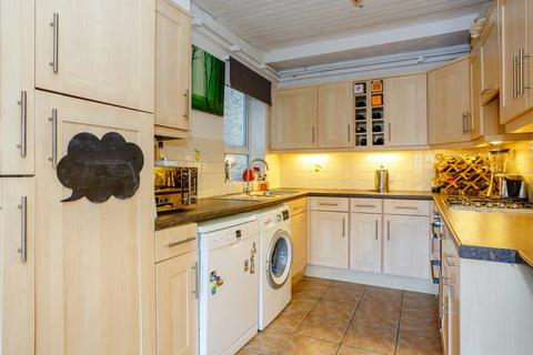 50 Avenue Road, Kingston Upon Thames, KT1 2RB