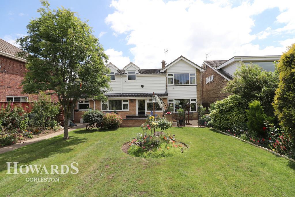 Lowestoft Road, Gorleston 5 bed detached house £390,000