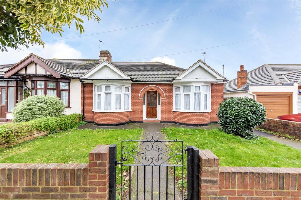 Ashmour Gardens, Rise Park, Romford, RM1 3 bed bungalow £425,000