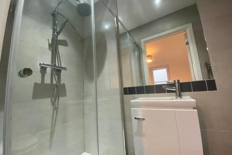 2 bedroom flat to rent, Camberley
