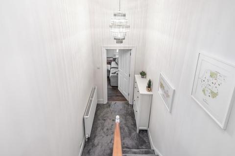 Flat B, 23 Aliwal Road, London, SW11 1RB