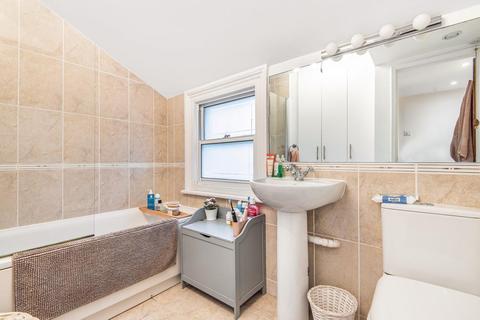 Flat B, 23 Aliwal Road, London, SW11 1RB