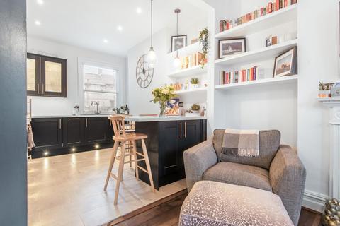 Flat B, 23 Aliwal Road, London, SW11 1RB