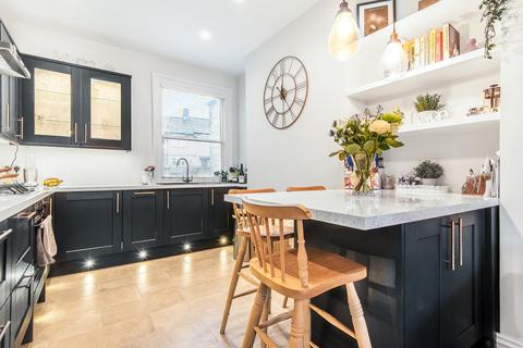 Flat B, 23 Aliwal Road, London, SW11 1RB
