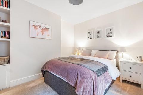 Flat B, 23 Aliwal Road, London, SW11 1RB