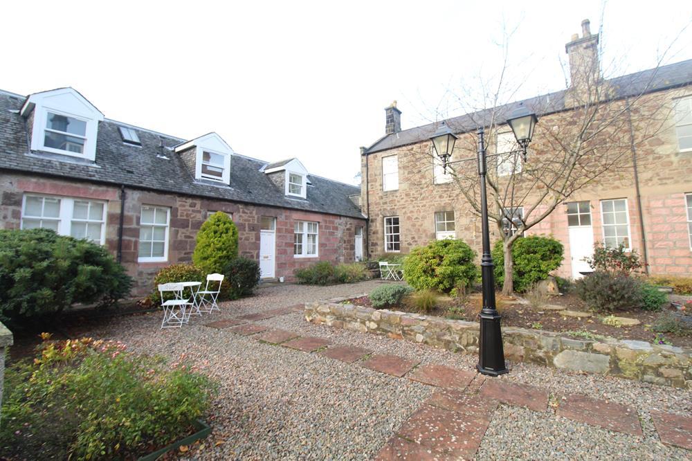 Woodcot Court, Stonehaven, AB39 2 bed terraced house to rent £800 pcm (£185 pw)