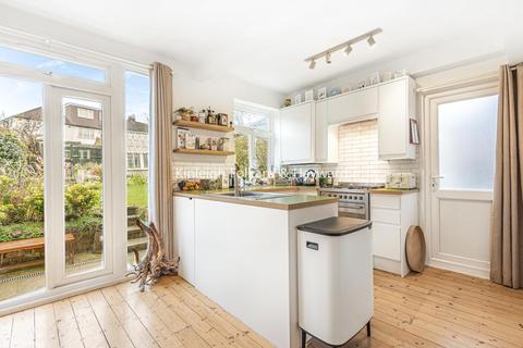 15 Aldermoor Road, London, SE6 4DL