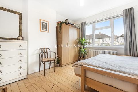 15 Aldermoor Road, London, SE6 4DL