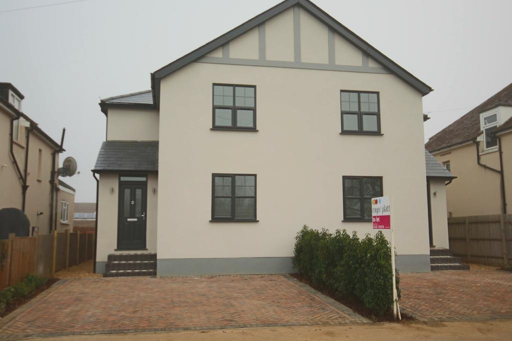 Blackamoor Lane MAIDENHEAD Berkshire 3 bed semidetached house £1,895