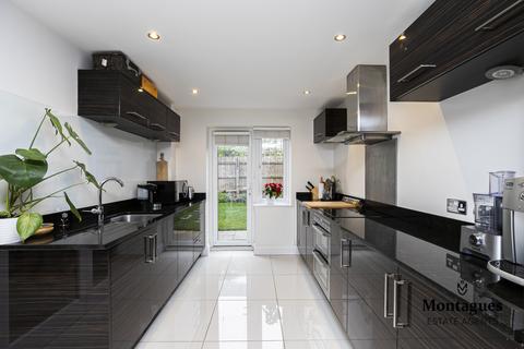 10 Seymour Chase, Epping, CM16 6FE