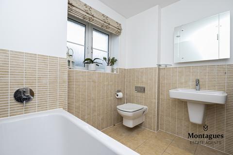 10 Seymour Chase, Epping, CM16 6FE
