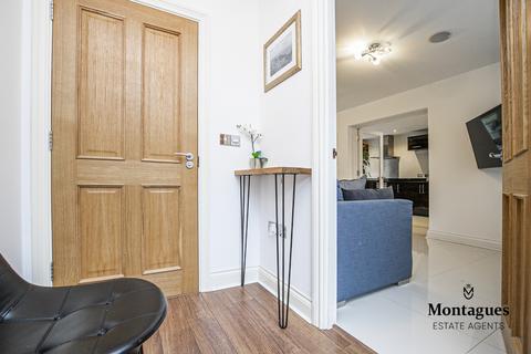 10 Seymour Chase, Epping, CM16 6FE