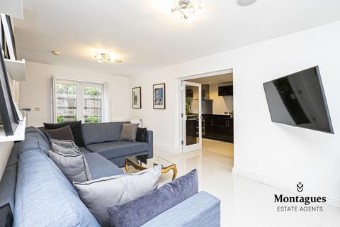 10 Seymour Chase, Epping, CM16 6FE