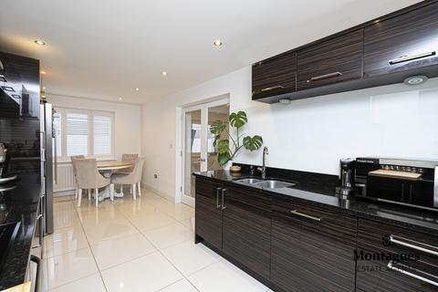 10 Seymour Chase, Epping, CM16 6FE