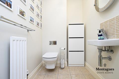 10 Seymour Chase, Epping, CM16 6FE