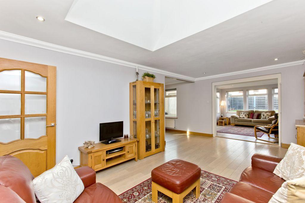 16 Summerfield Road, Dunbar, EH42 1DS 3 bed semidetached bungalow £