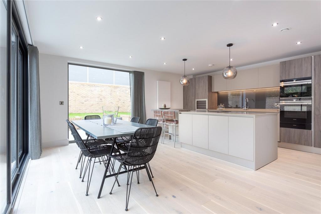 8 Leckhampton Rise