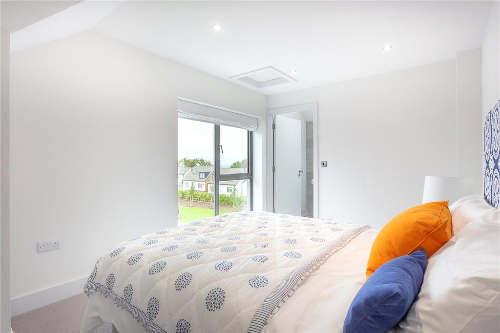 8 Leckhampton Rise