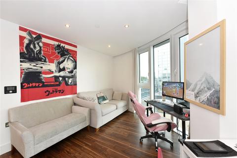 3 bedroom apartment to rent - Altitude Point, 71 Alie Street, London, E1