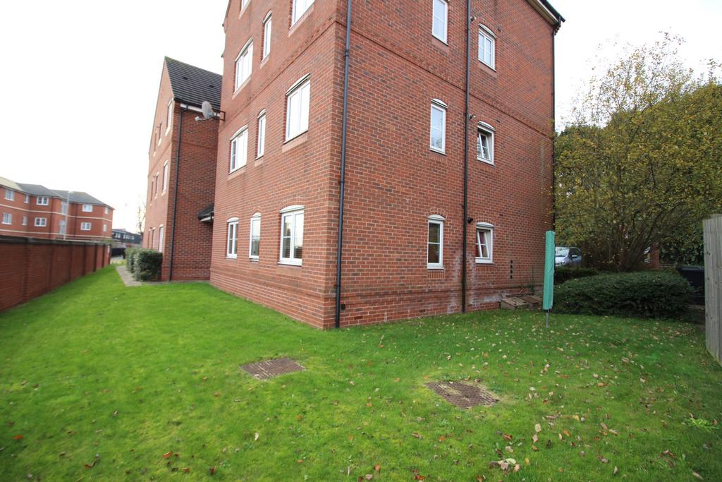 Ray Mercer Way, Kidderminster, DY10 2 bed apartment £725 pcm (£167 pw)