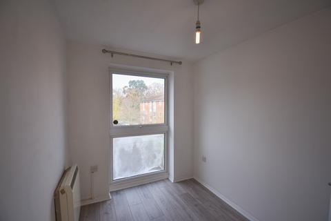 2 bedroom flat to rent, Trotwood, Chigwell  IG7