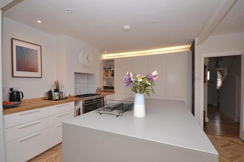 221 Hemdean Road, Caversham, Reading, RG4 7QX