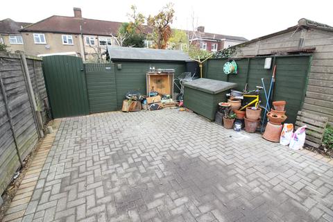38 Lindsay Road, Worcester Park, KT4 8LE