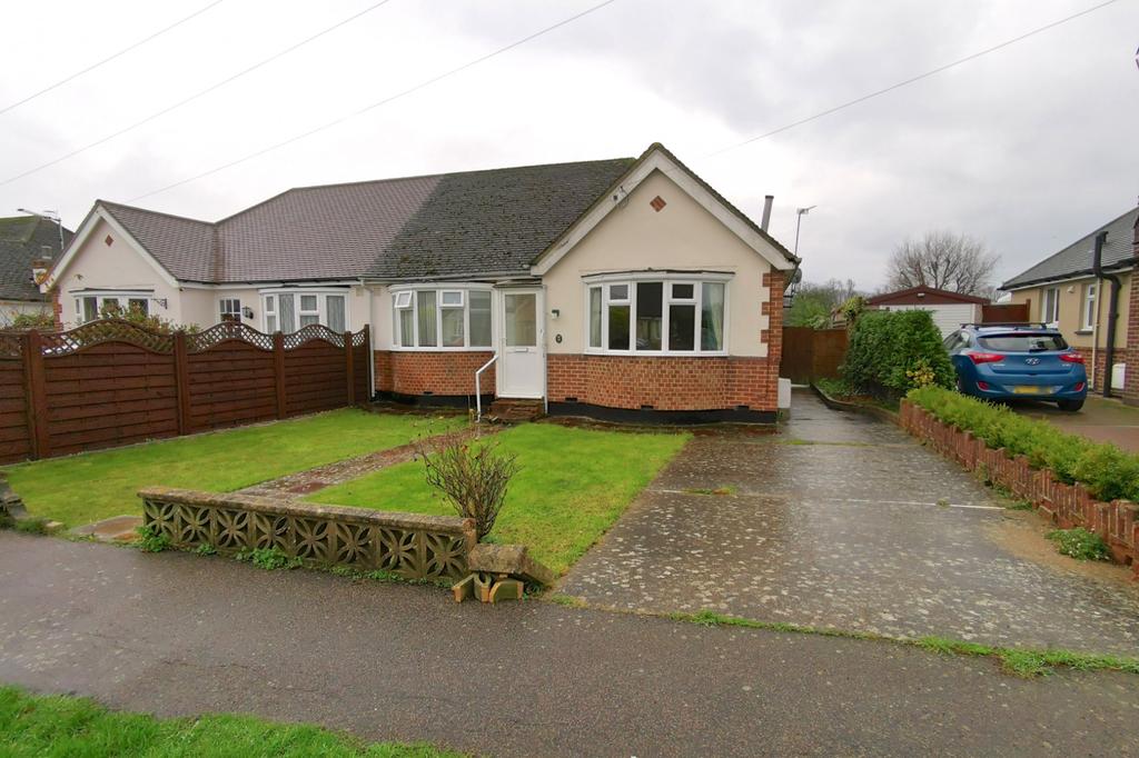 Golden Miller Lane, Polegate, East Sussex, BN26 2 bed bungalow £260,000