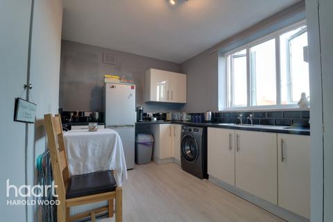 74 Woodbridge Lane, Romford, RM3 9JE