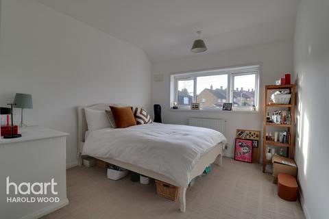 74 Woodbridge Lane, Romford, RM3 9JE