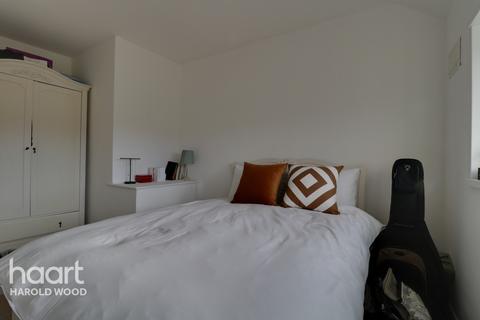 74 Woodbridge Lane, Romford, RM3 9JE