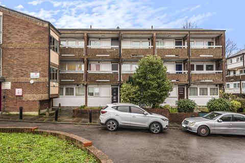 103 Abbots Park, London, SW2 3QY