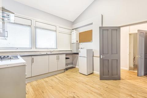 103 Abbots Park, London, SW2 3QY
