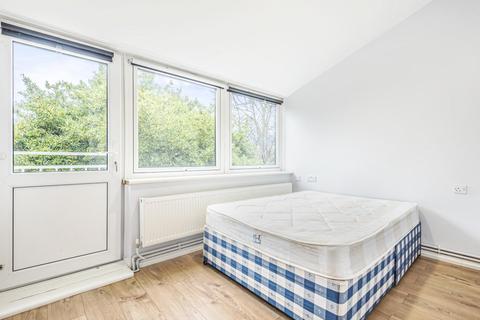 103 Abbots Park, London, SW2 3QY