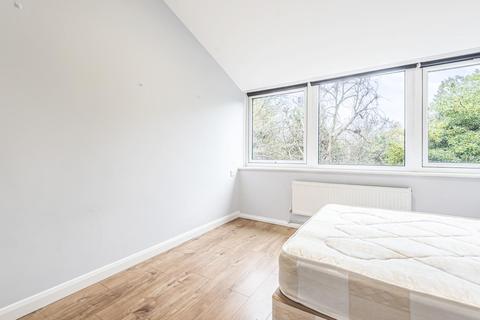 103 Abbots Park, London, SW2 3QY