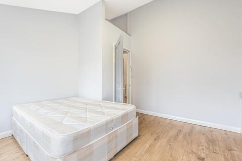 103 Abbots Park, London, SW2 3QY