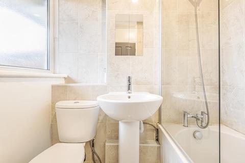 103 Abbots Park, London, SW2 3QY