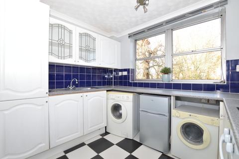 60 Marlowe Gardens, London, SE9 1AD