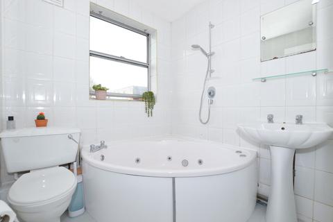 60 Marlowe Gardens, London, SE9 1AD