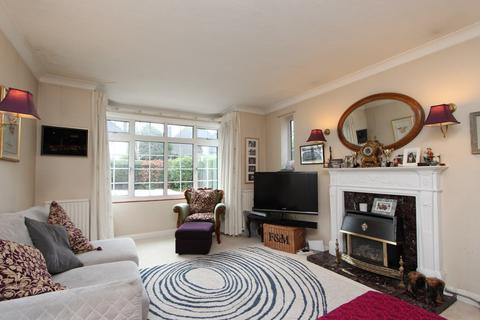 14 Highwold, Chipstead, Coulsdon, CR5 3LG