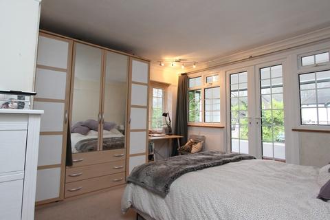 14 Highwold, Chipstead, Coulsdon, CR5 3LG